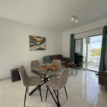 Modern 1 Bedroom Near The Sea Hlóraka