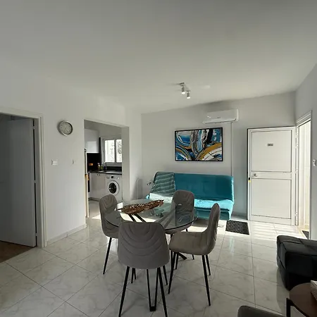 Modern 1 Bedroom Near The Sea Apartman