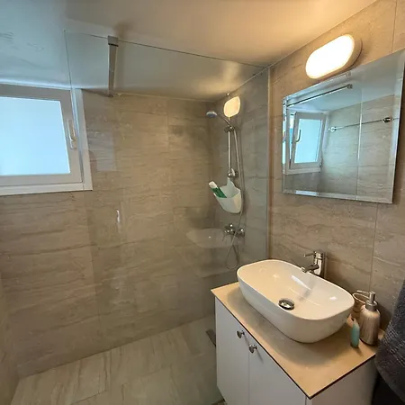 Modern 1 Bedroom Near The Sea Hlóraka